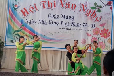 ĐOÀN VIÊN CÔNG ĐOÀN SÔI NỔI TRONG CÁC PHONG TRÀO CHÀO MỪNG NGÀY NHÀ GIÁO VIỆT NAM 20 – 11.