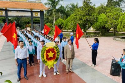 TRƯỜNG THCS NGUYỄN KHUYẾN TỔ CHỨC VIẾNG NGHĨA TRANG LIỆT SĨ HUYỆN EA KAR NHÂN  KỶ NIỆM 78 NĂM NGÀY THÀNH LẬP QUÂN ĐỘI NHÂN DÂN VIỆT NAM (22/12/1944 – 22/12/2022).