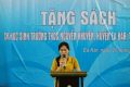 Hội Văn Học Nghệ thuật tỉnh Đắk Lắk tặng sách cho học sinh trường THCS Nguyễn Khuyến
