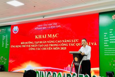 CBQL và Giáo viên THCS Nguyễn Khuyến tham gia tập huấn ứng dụng AI trong dạy học và quản lý giáo dục